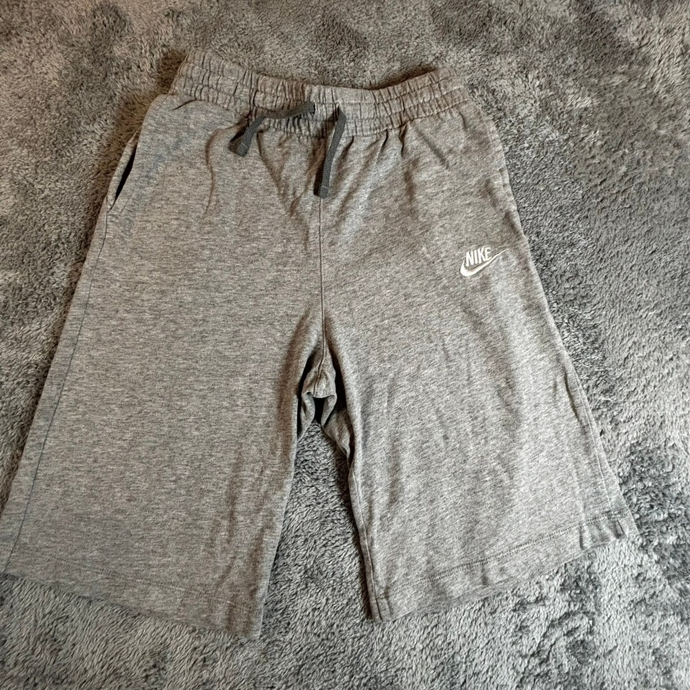 Nike Sportswear Boys XL Gray Cotton Jersey Drawstring Athletic Shorts RN 56323